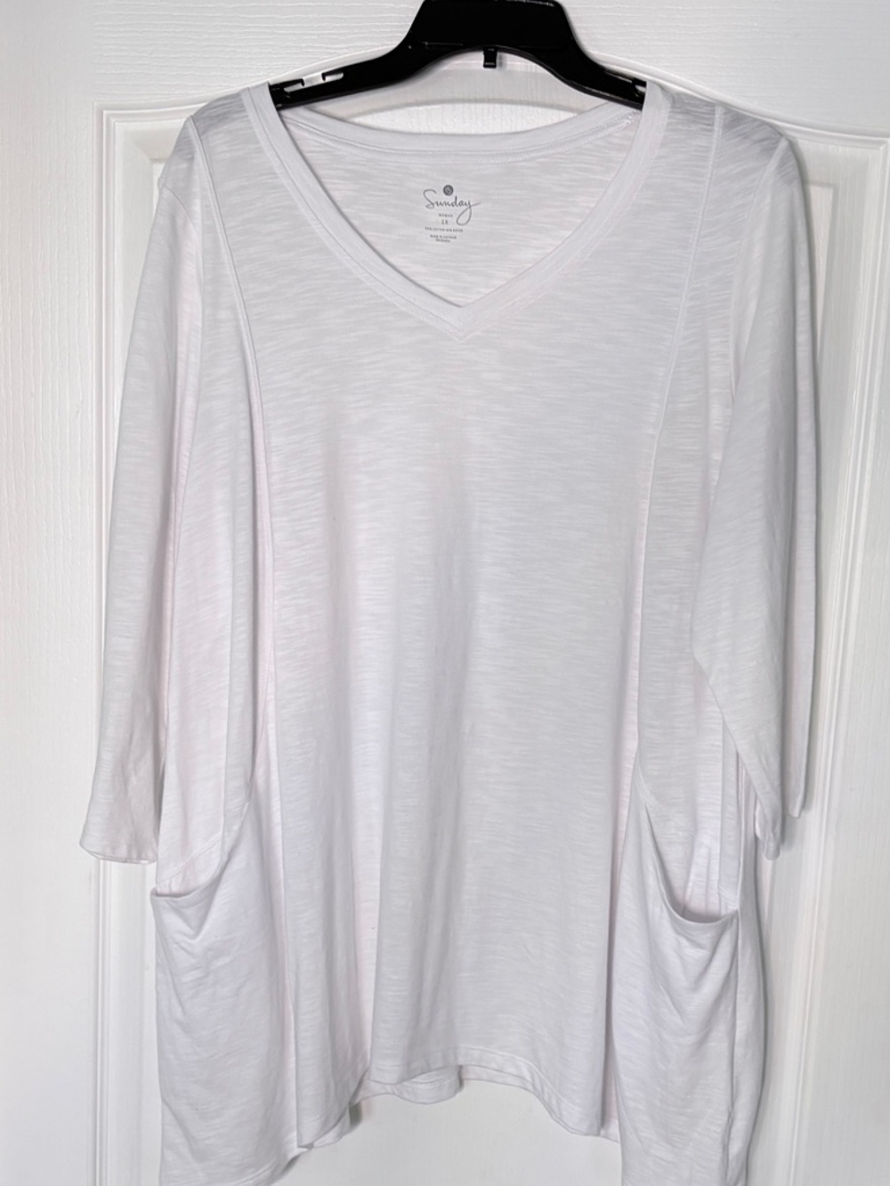 White Oversized V-Neck Tee with scoop pockets Size 1X - Picture 6 of 6